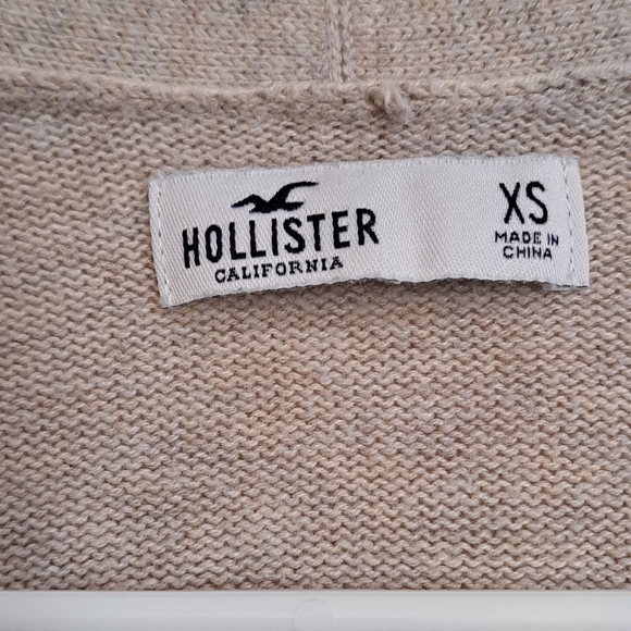 Hollister Women’s Beige Oatmeal XS V Neck Fitted Cardigan with Large Buttons - Picture 3 of 6